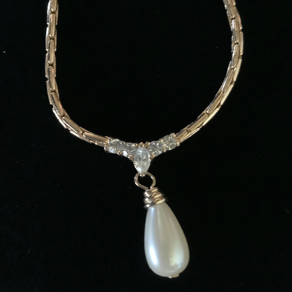 Vintage Gold-tone Pearl Drop Necklace with Rhinestones